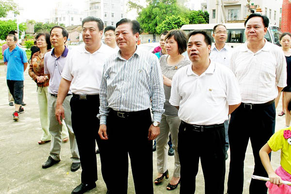       8月6日至7日,湛江市政协主席邓碧泉