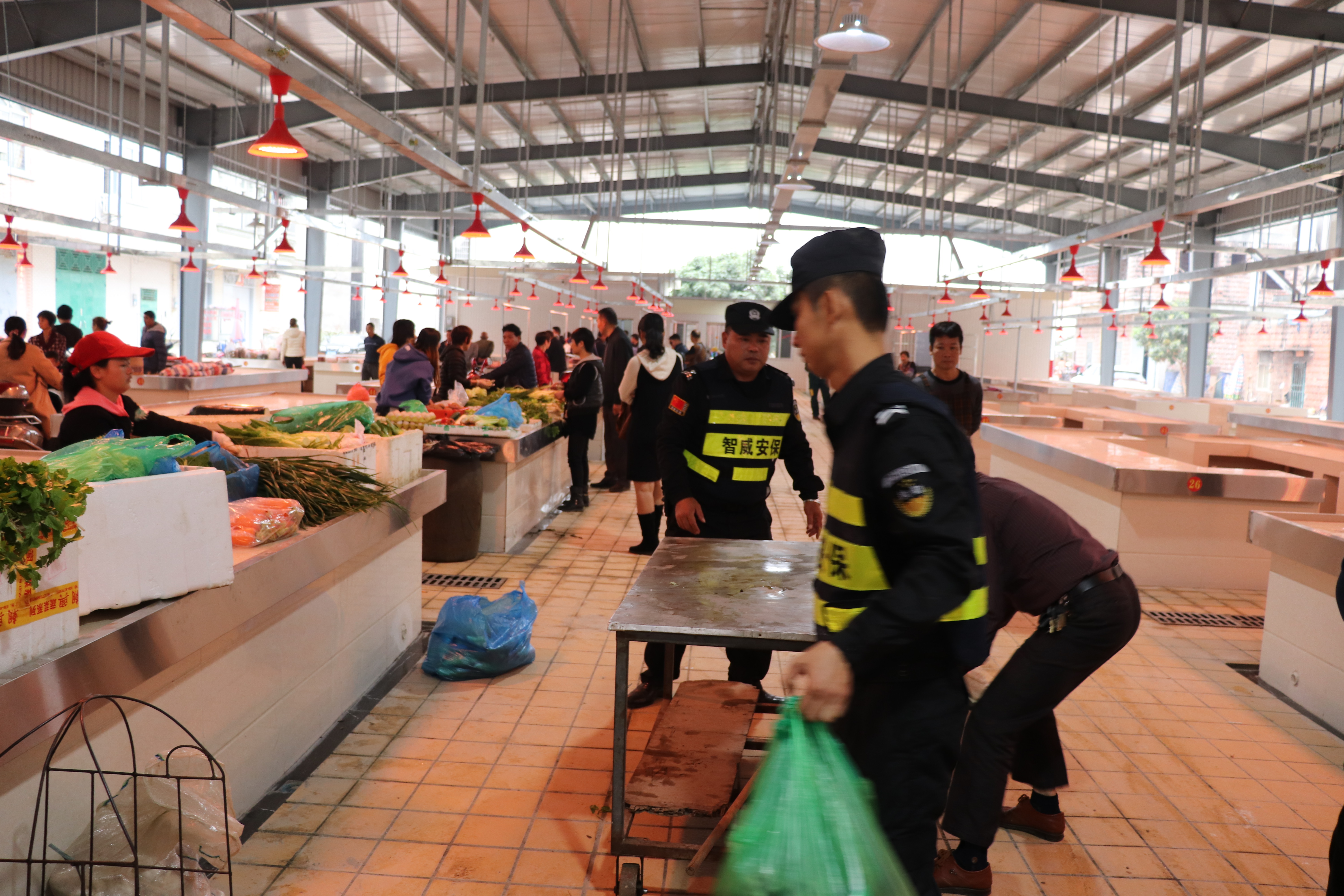 开发区农贸市场揭牌 (4).JPG