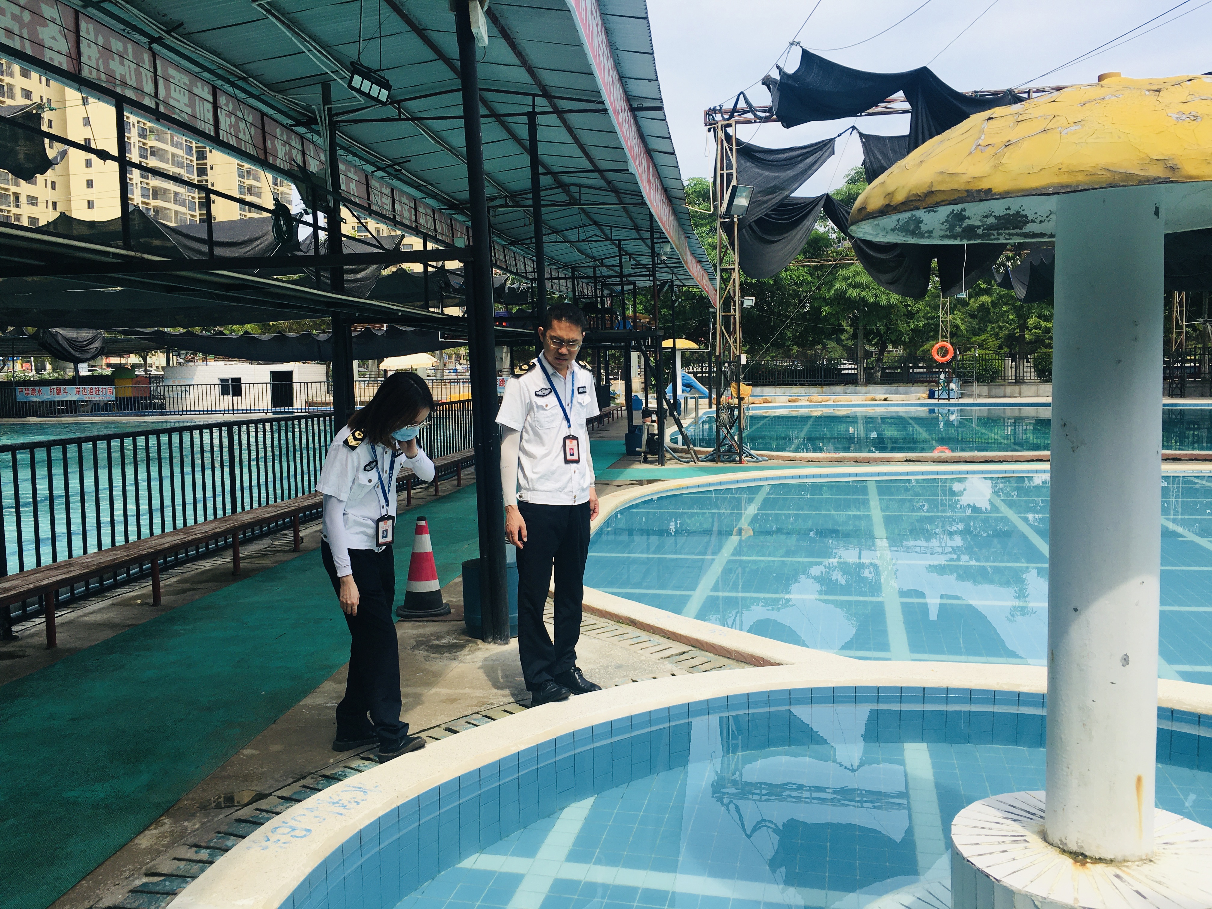 检查泳池2.jpg