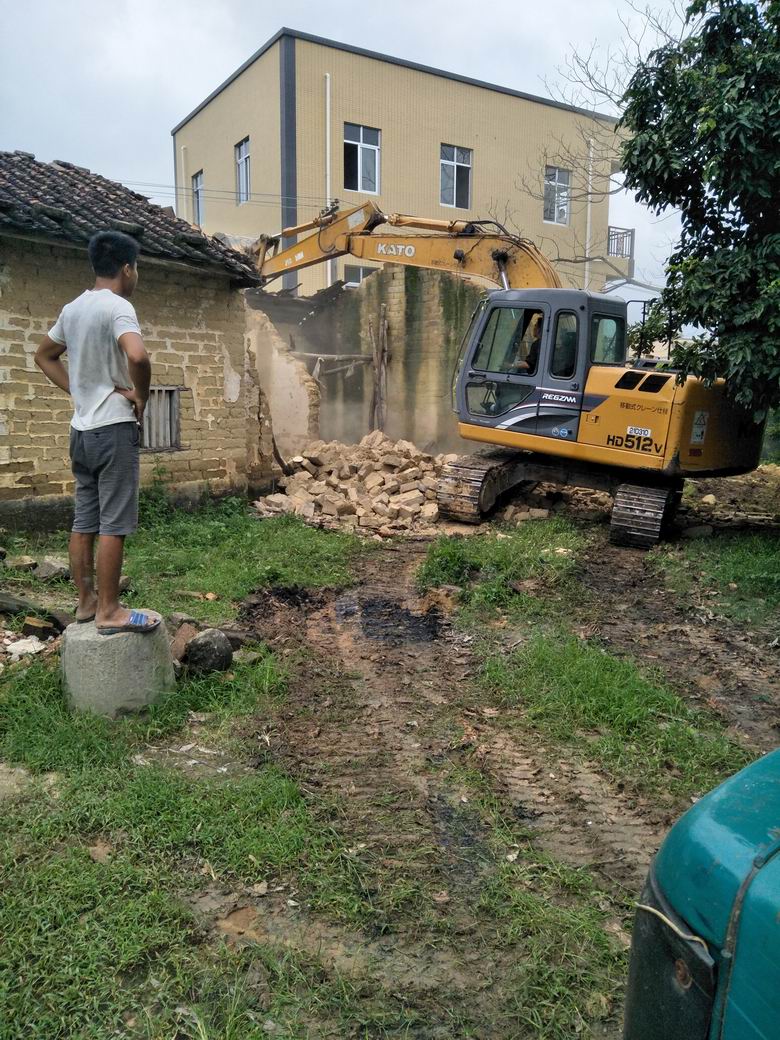 图片:调整大小 大田三清三拆现场