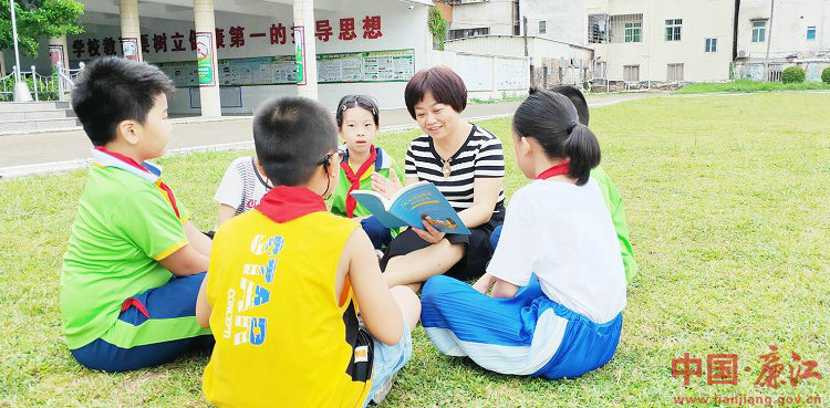 ——记河唇镇中心小学语文高级教师陈瑜.jpg
