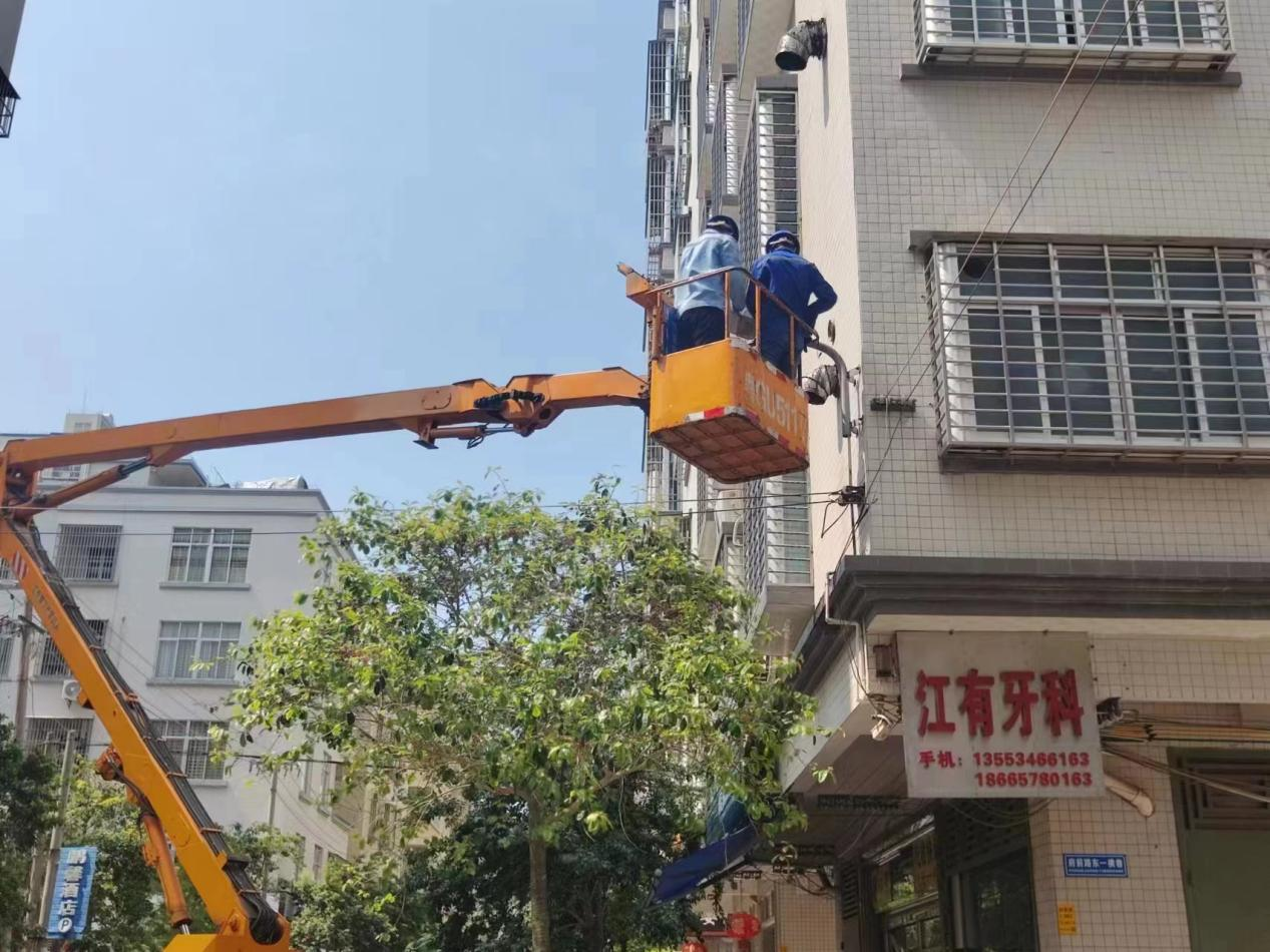 府前路检修路灯.png