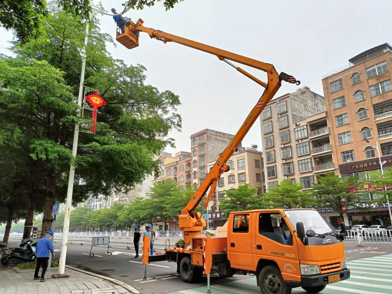 罗州大道东维修路灯.png