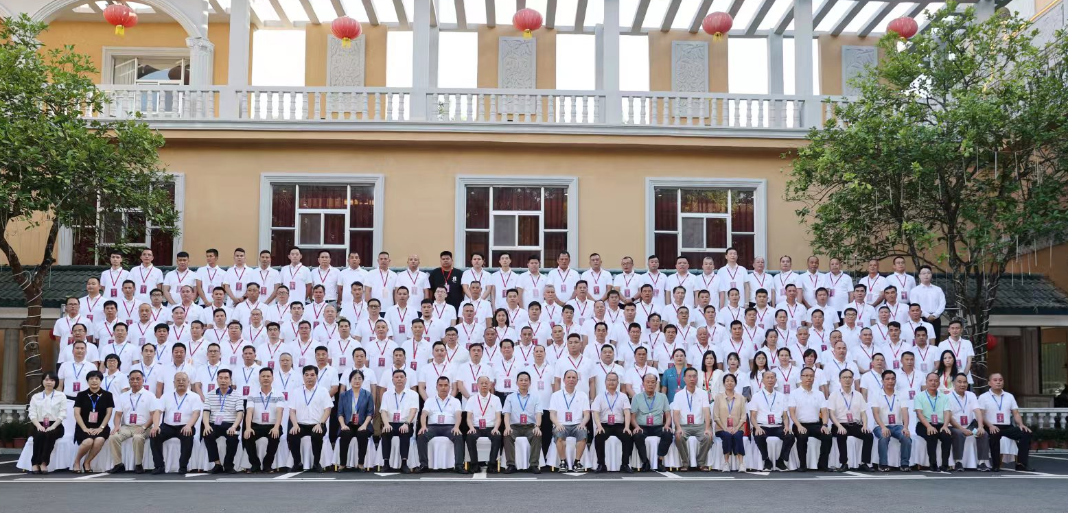 横山镇商会成立大会现场合照.png