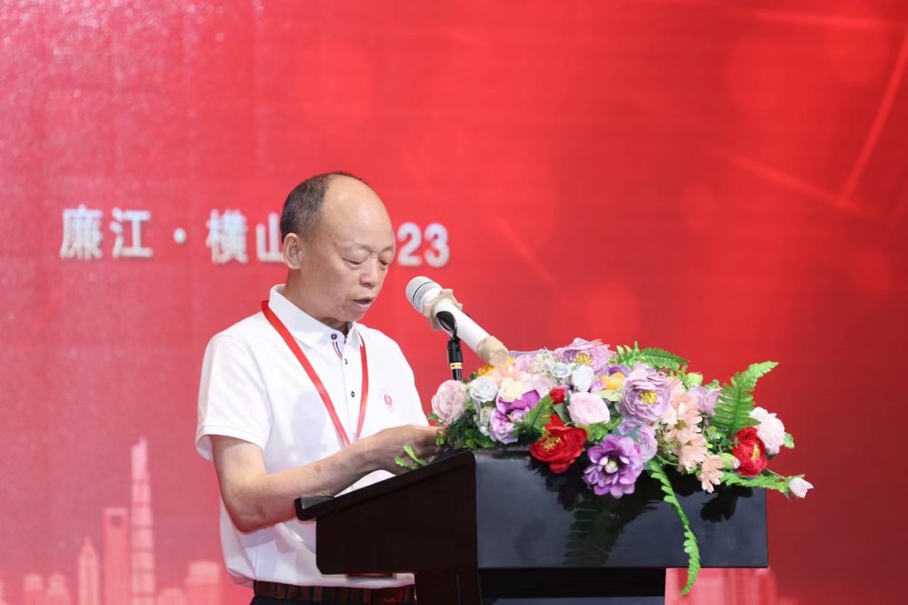 莫侨会长发表讲话.jpg