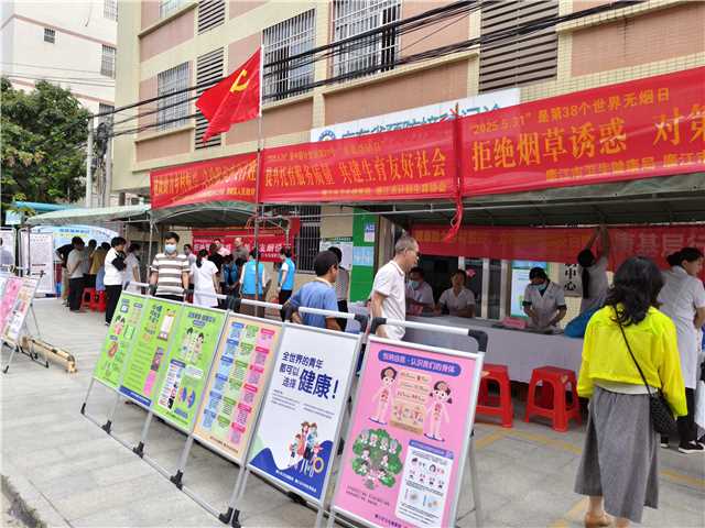 党建引领送健康 义诊服务暖民心——廉江市卫生健康局党组赴雅塘镇开展助力乡村振兴义诊活动 (2).jpg