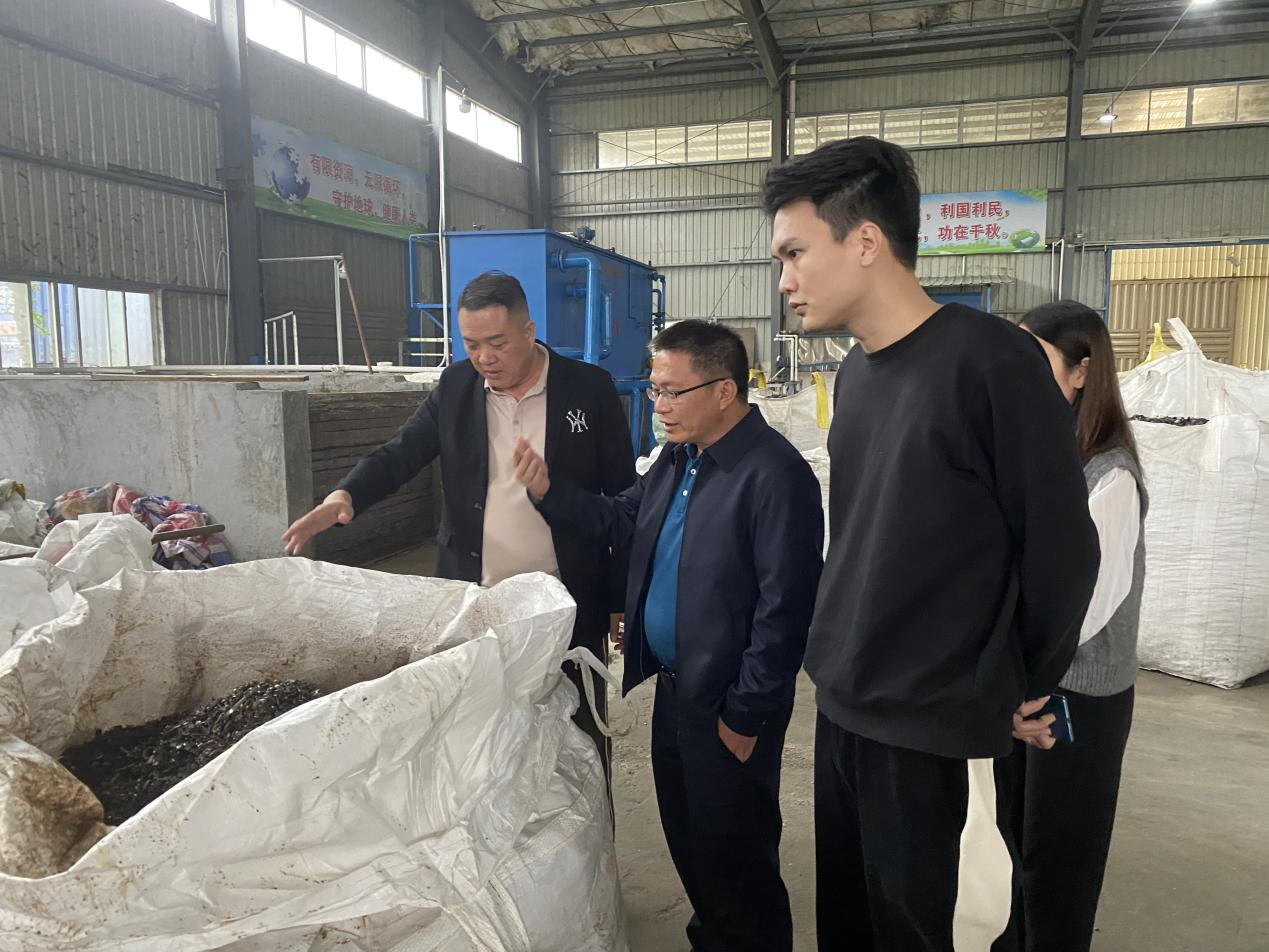 中心代办帮办队伍走访广东长盈材料有限责任公司了解再生塑料颗粒生产项目情况.png